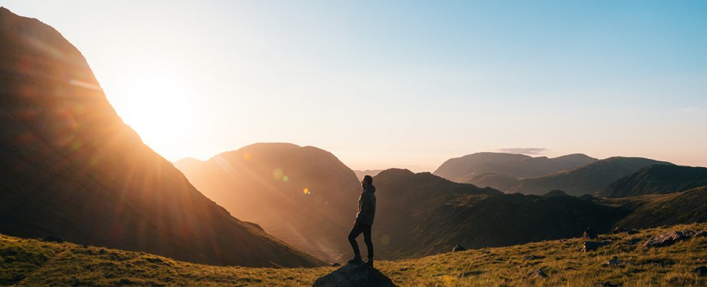 soleil levant sur les montagnes haute-savoie design