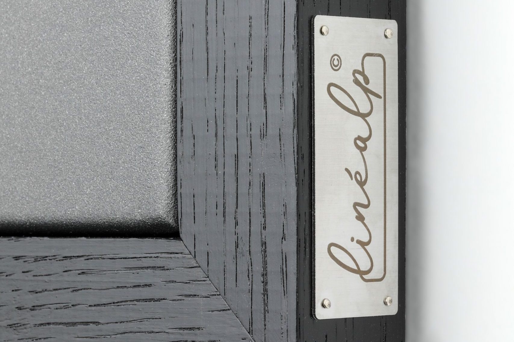 cropped-PLAQUE-LINEALP-SIGNATURE-MONTAGNES-HAUTE-SAVOIE-1_1980_1-scaled-2.jpg