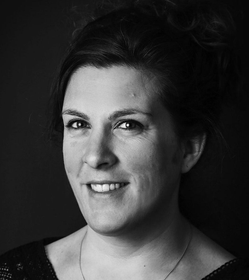 cropped-cropped-cropped-PORTRAIT-GWENAELLE-BIARD-DESIGNER-GRAPHIQUE-LINEALP-HAUTE-SAVOIE-AVIERNOZ-1-1.jpg